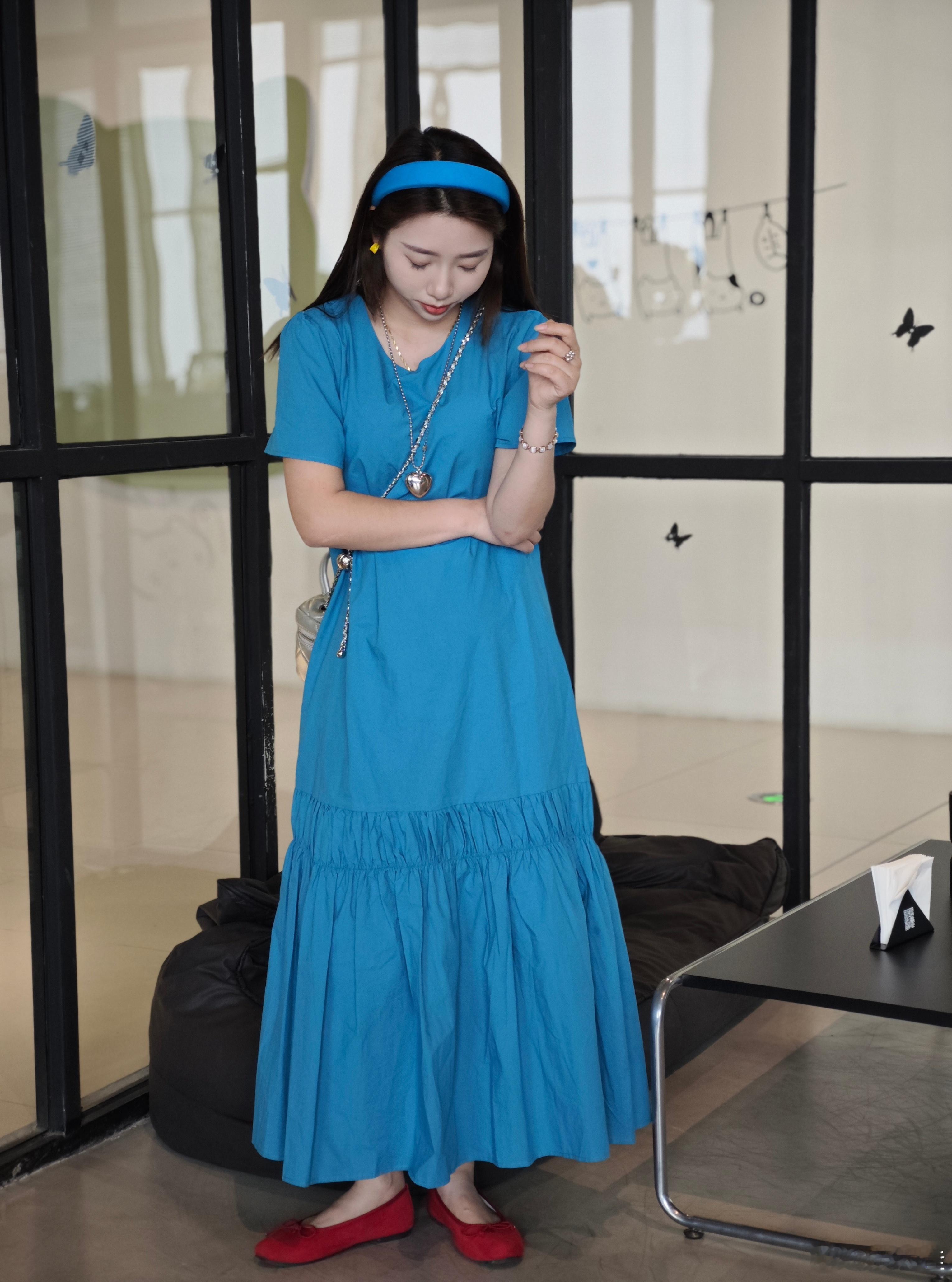 新年最朴素的愿望：少担忧，多睡觉。保持阅读，目标不高，20本书。健身，身体有力，