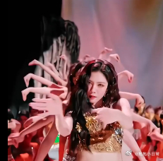 宋妍霏 撑地而起 我真的忍不住在互联网上安利宋妍霏撑地而起这一段，强大的核心力量