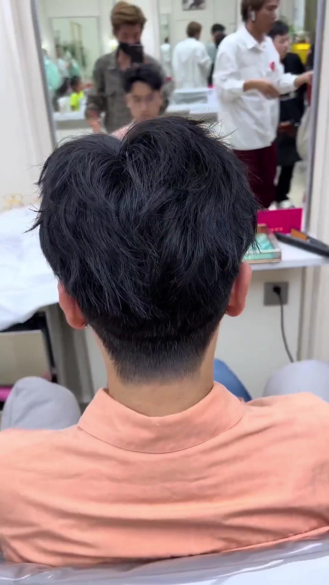 浦东新区的姐妹们听我一句劝！鹿克烫染造型这次真的放大招了。
1️⃣美丽盼染发护理