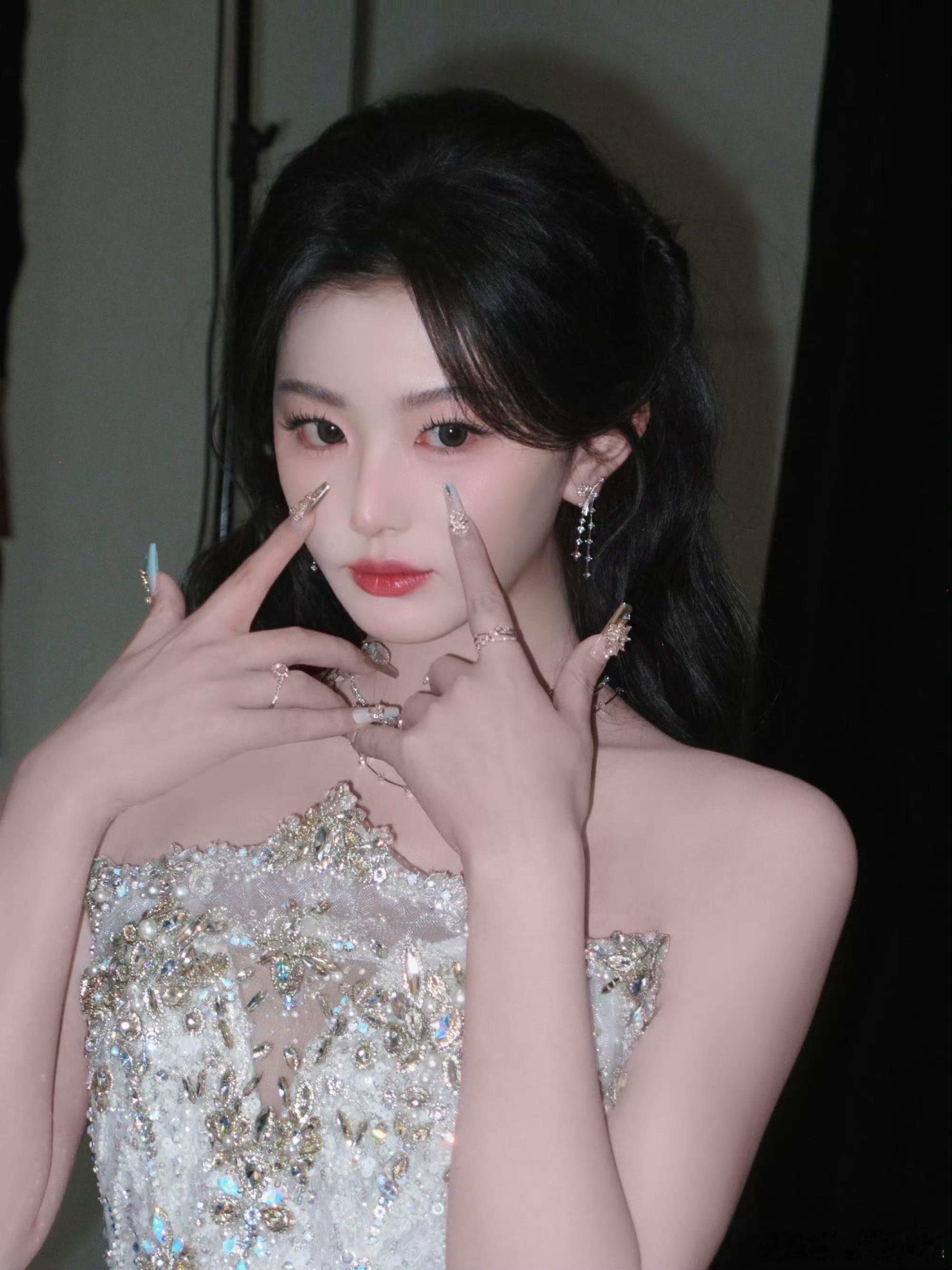 孔雪儿逐玉定档海报逐玉定档海报里的孔雪儿也太好看了，俞浅浅温柔灵动，古典美人氛围