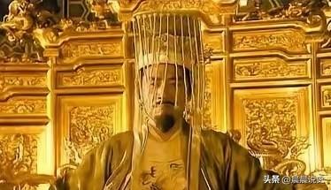 朱元璋有个发小王二飞，得知朱元璋当了皇帝就去讨赏。朱元璋念旧情，说道：“你大字不