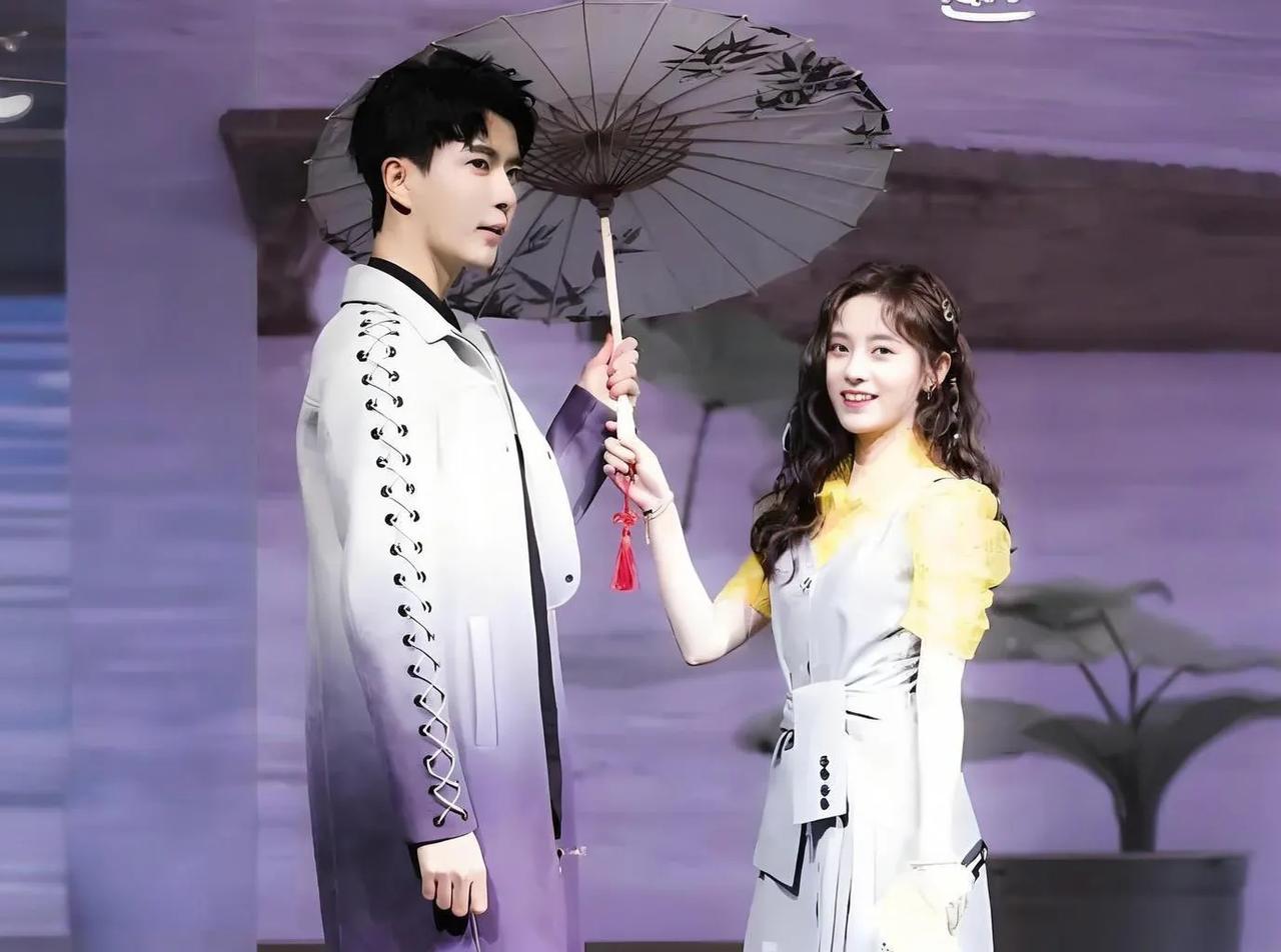 #于朦胧和鞠婧祎什么关系#于朦胧与鞠婧祎，娱乐圈中一对备受瞩目的好友。两人因合作