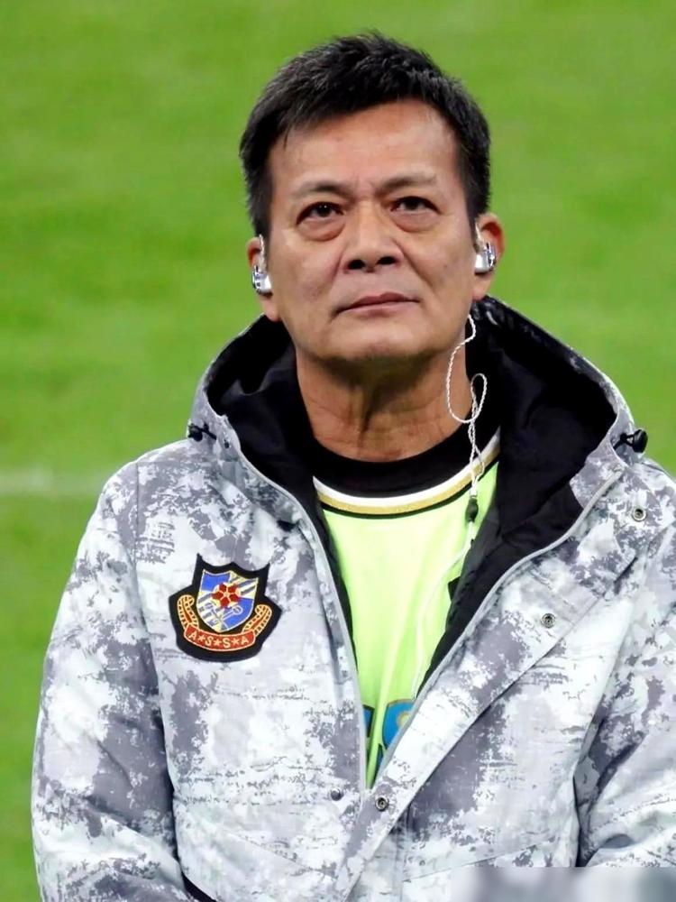 我以为“靖哥哥”不出来演戏，是嫌钱少，或者没好本子。

其实就是黄日华在公开说了