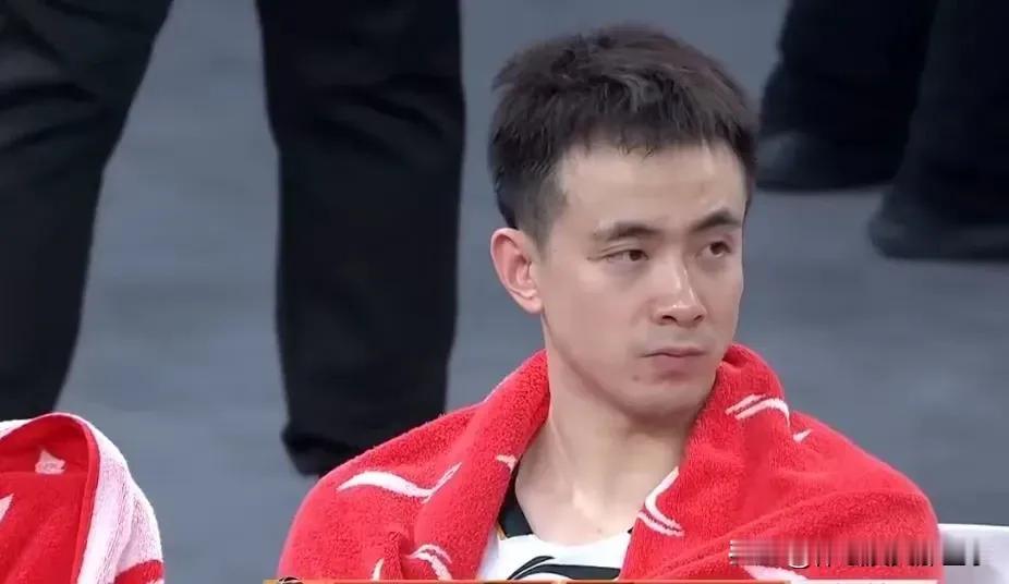 赵继伟别动不动就哭鼻子了！
虽然昨晚上海久事让了車馬，辽宁还输34分，那也不是你