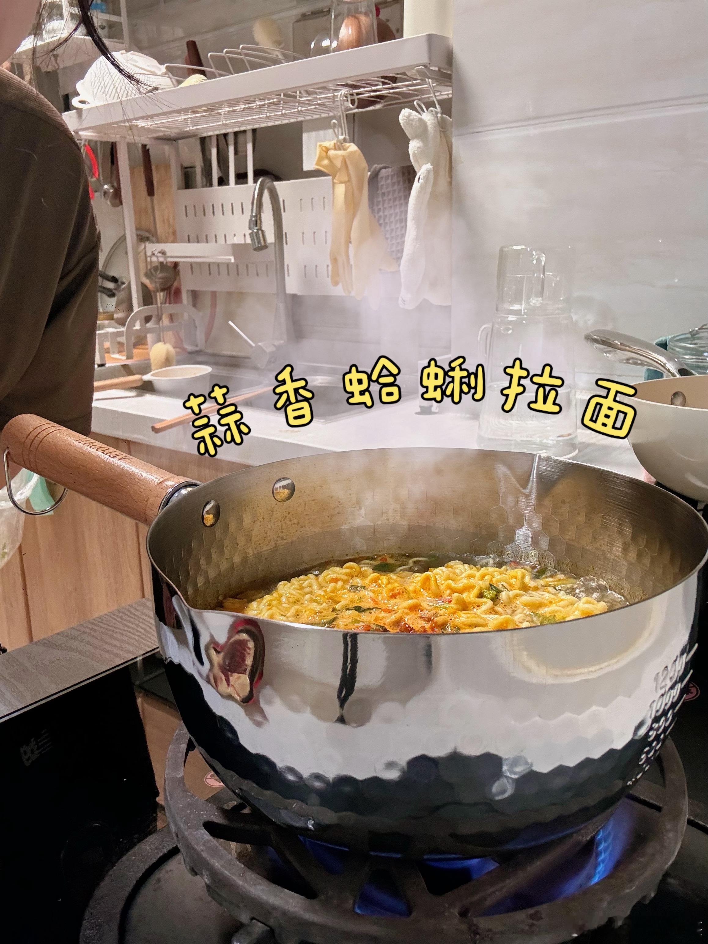 淘到velosan温仑山雪平锅羊毛～18cm口径煮1-2人份的餐食刚刚好！今天煮