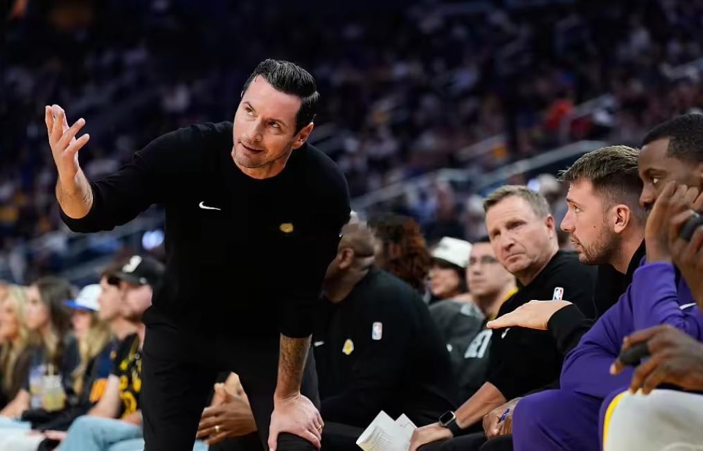 今日，NBA常规赛继续进行，湖人在客场以100-92力克火箭。赛后，湖人主帅雷迪