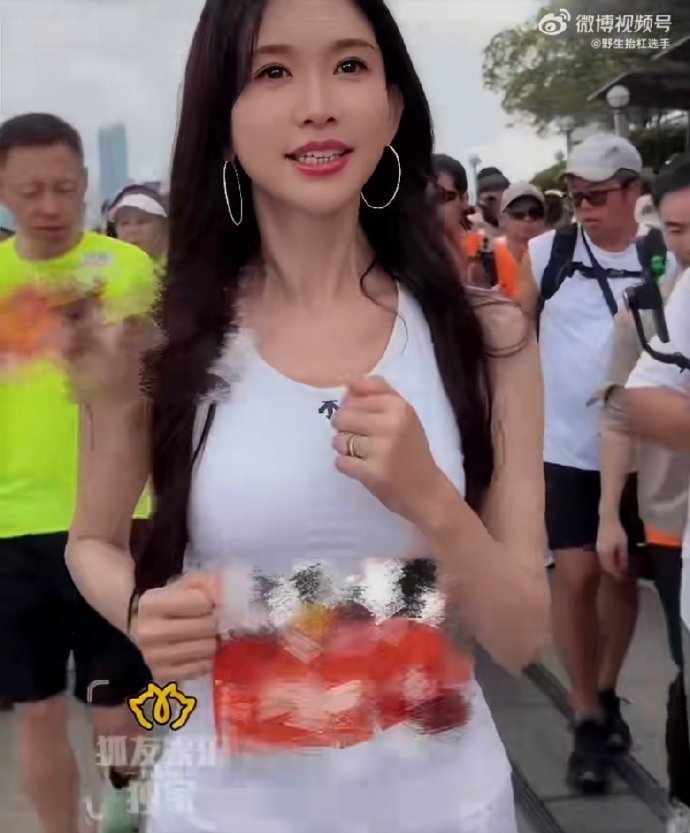 林志玲邀请蔡康永小s跑马拉松林志玲在线点名蔡康永小S跑马拉松，直言康永哥该运动啦