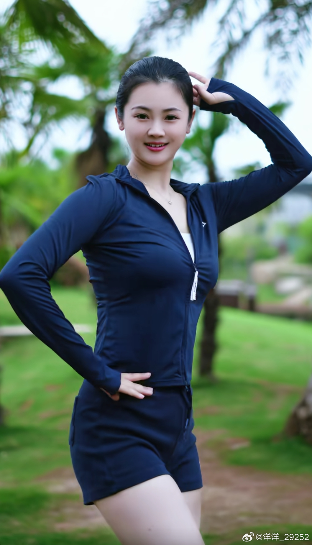 洋洋高锐“等待～阳光”◎七月……情不自禁想伊伊的美……冠绝天下、无人能比◎特别在