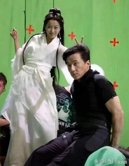 当年看《神话》被金喜善狠狠美到！和成龙搭档的经典画面里，她的颜值堪称颜值天花板，