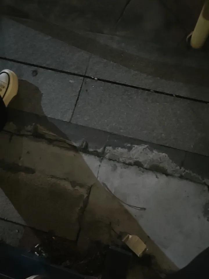 二手电动车为啥买蔚来?因为蔚来汽车的保值率很高，而且蔚来汽车的换电技术对电池伤害