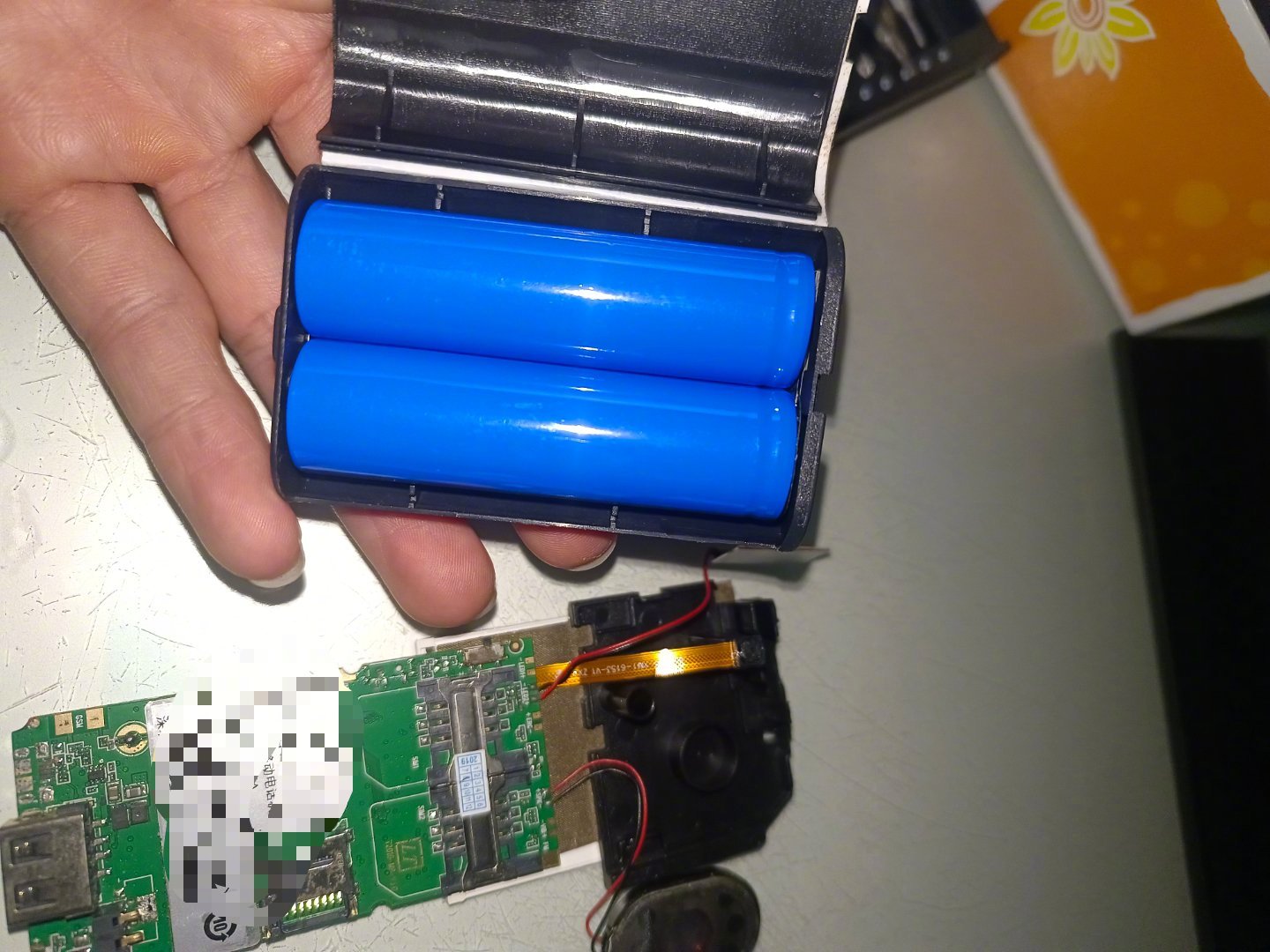 我才知道，用的18650，难怪这么多年没鼓包