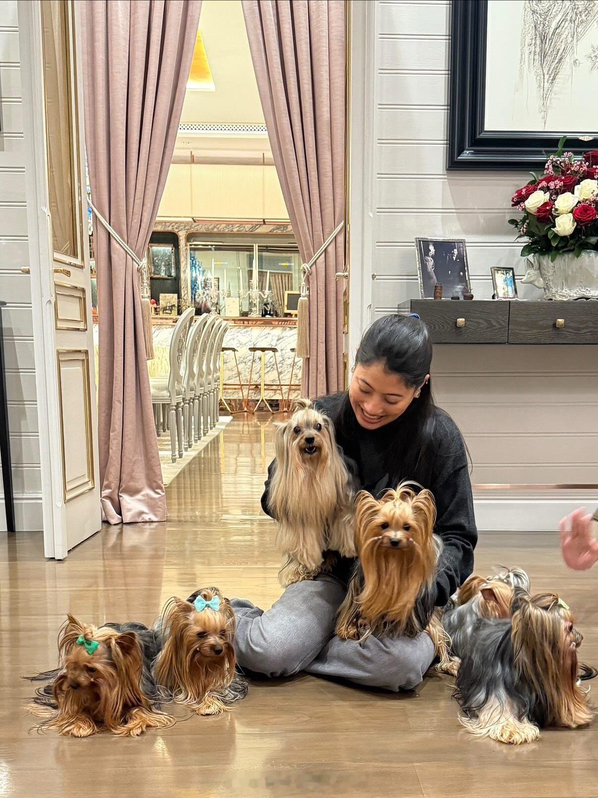 王室王室泰国王室镇宅 镇宅和她的宠物。 