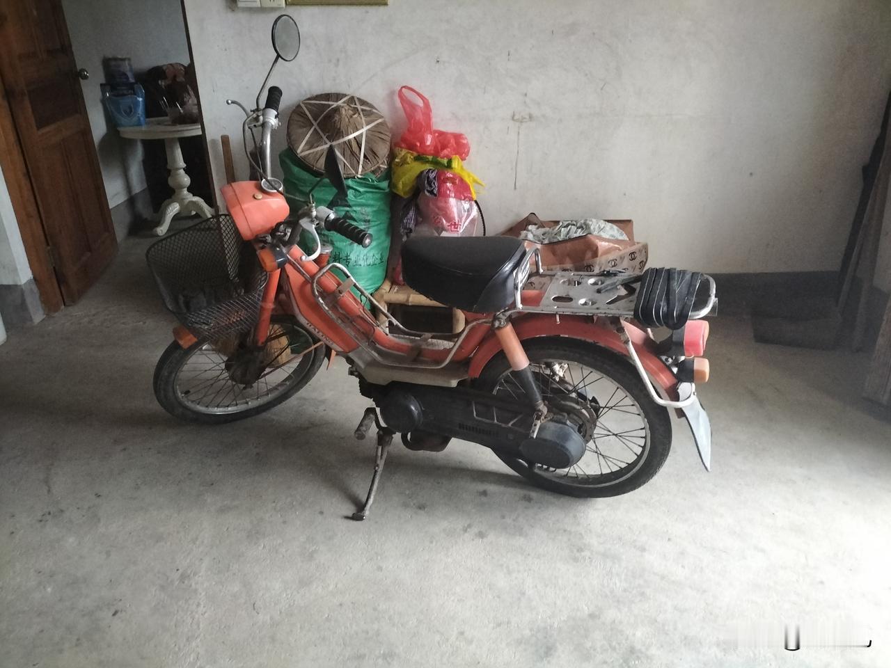 这是什么车你认识吗？
80后的基本都骑过，
现在的年轻人大多数没见过这车，更别谈