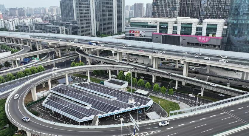 正式投用！[机智]
合肥一超充站建成！[灵光一闪]
从蜀山区了解到，
南二环光储