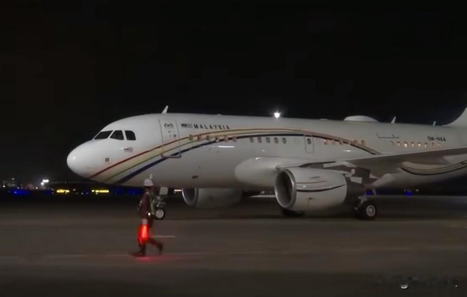 马来西亚总理安瓦尔抵达日本东京，进行为期三天的访问，将与高市早苗举行会谈并出席日