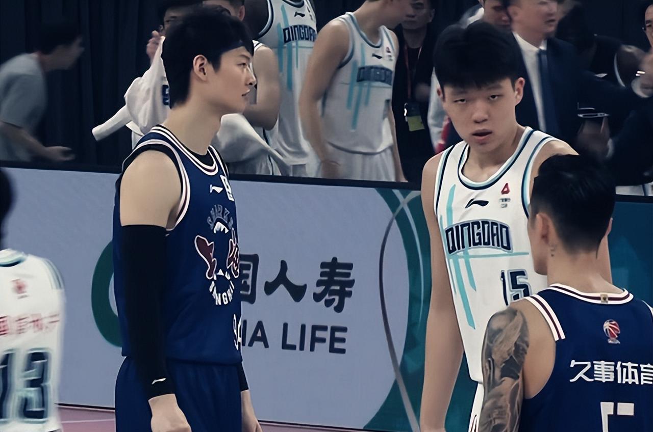杨瀚森31+16+4+4，完胜王哲林、缔造准绝杀，一战成名
青岛队的18岁新星杨