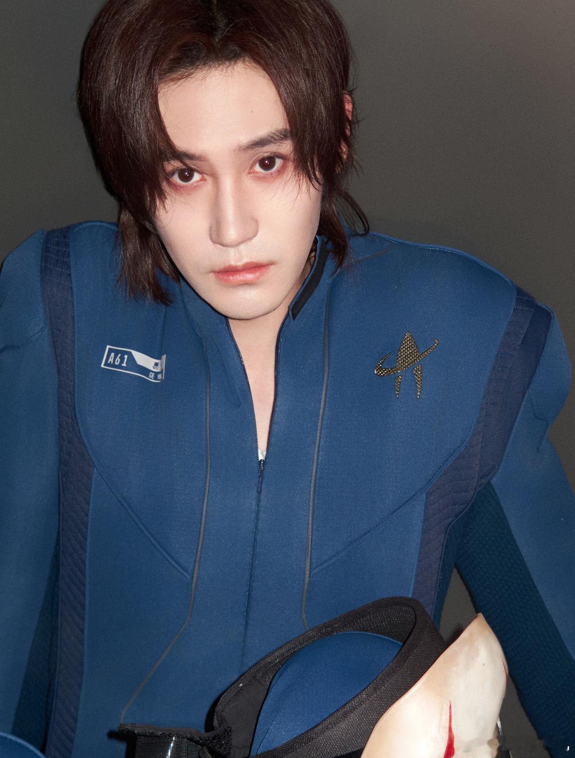 汪铎这衣服好就好在能看到胸肌汪铎这衣服也太会设计了吧，简直不用非常的费力就能够看