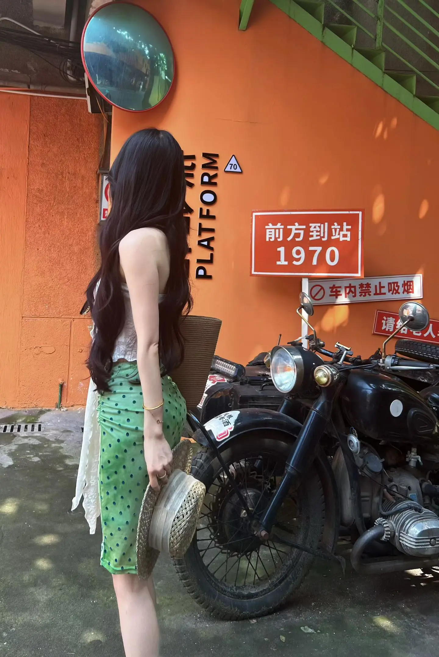 我不配