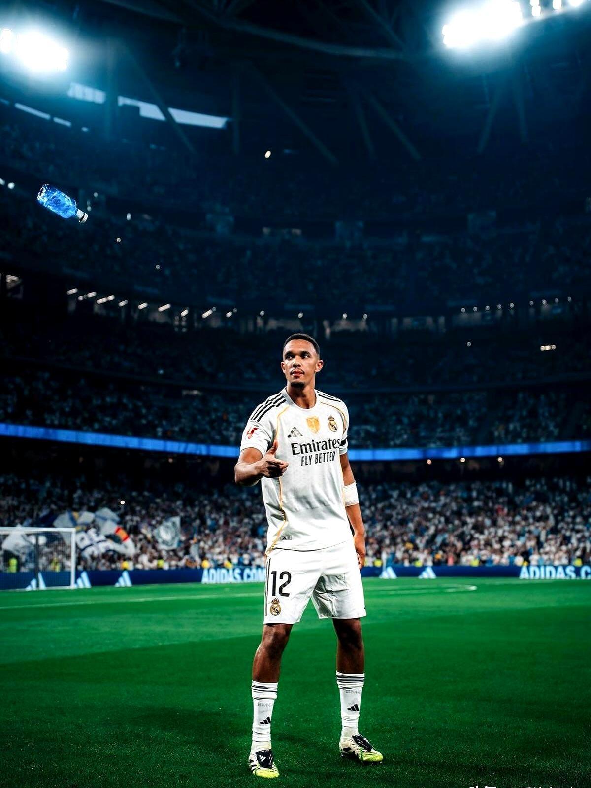 被骂水货100天，情人节一夜逆转风评。
 
复出首秀，他只用了5分钟。一脚跨越半