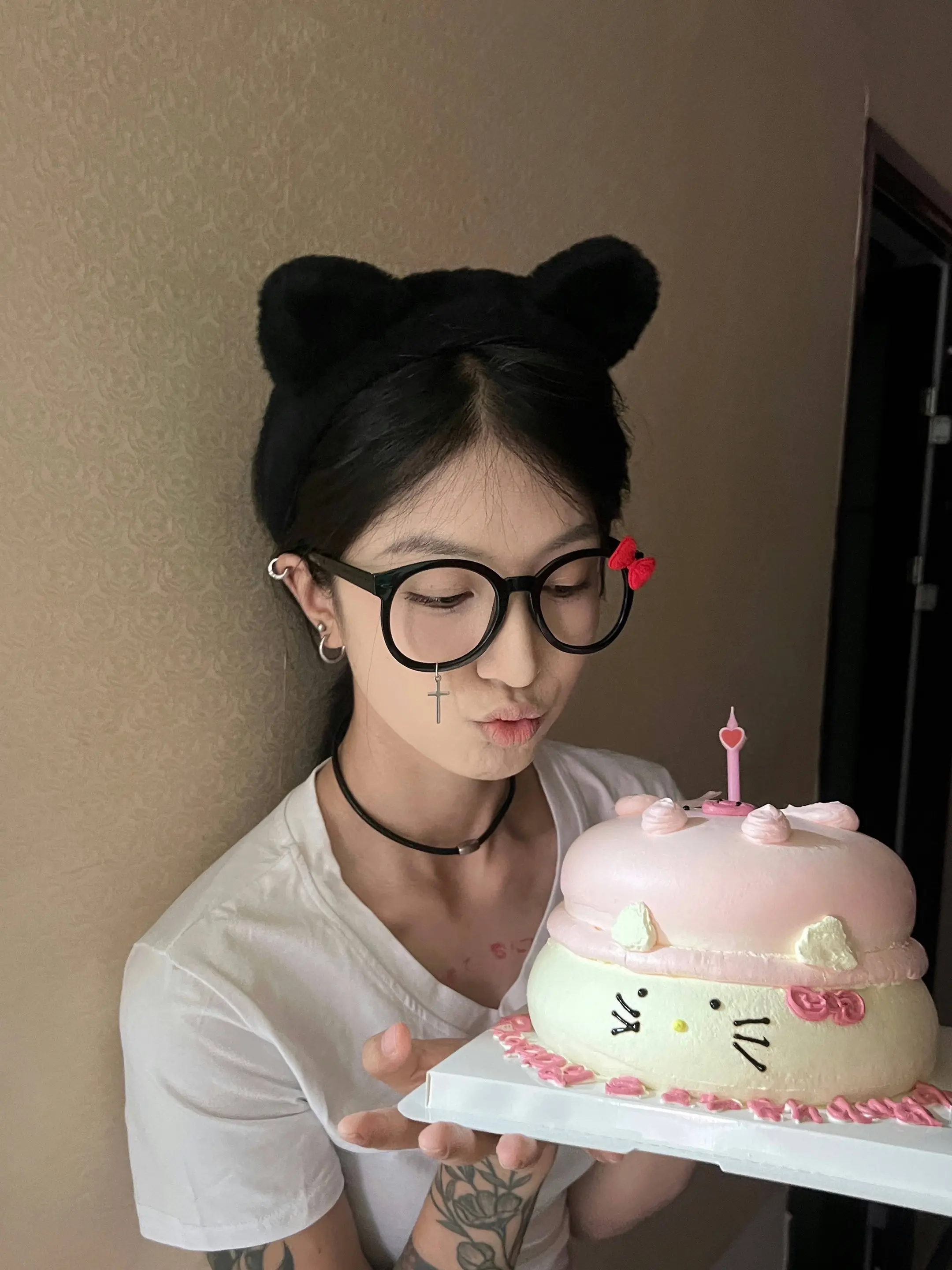 你说每年陪我过生日 可我们已经分开很久了