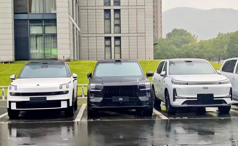 多品牌战线的优势，热门品类可以做三个。鸿蒙智行今后大概也会如此 