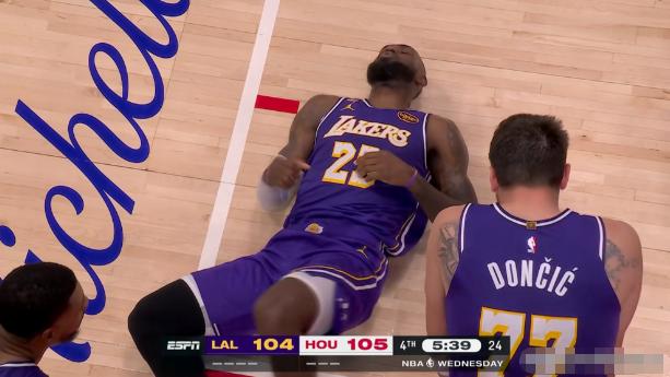 湖人当家球星东契奇再次怒赞老大哥詹姆斯！在今天湖人客场以124：116击败火箭的