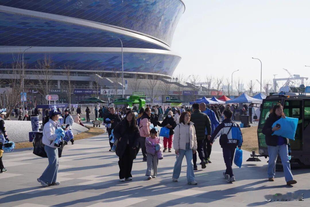 四月大连，赴一场有滋有味的文旅之约~③旅游活动
1.足球嘉年华
活动地点：梭鱼湾