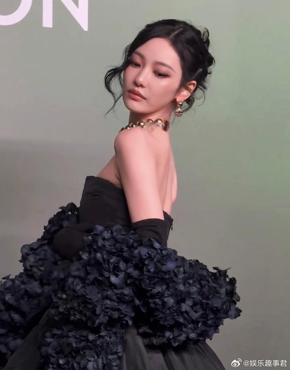 宁艺卓 比珠宝更闪耀的美貌宁艺卓 比珠宝更闪耀的美貌比珠宝更闪耀的美貌来了宁艺卓