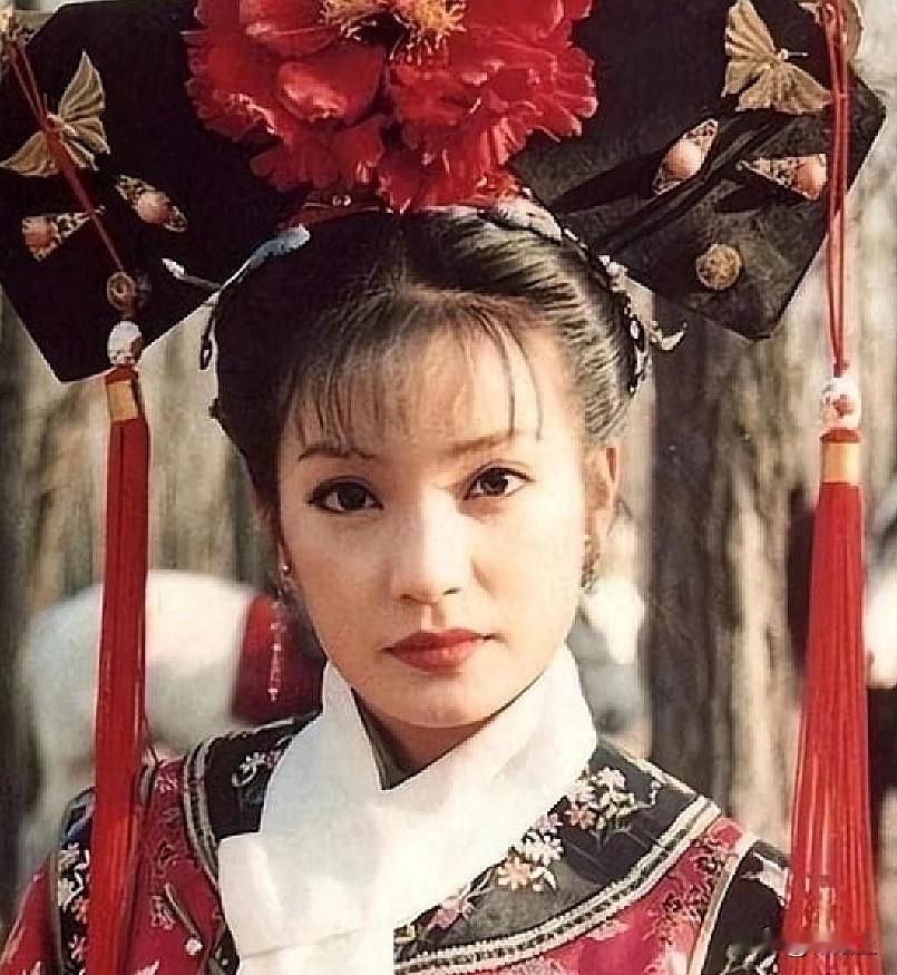 赵薇被封杀5年，为什么大家还不肯放过她？这三点，真没法洗！

赵薇又上热搜了。