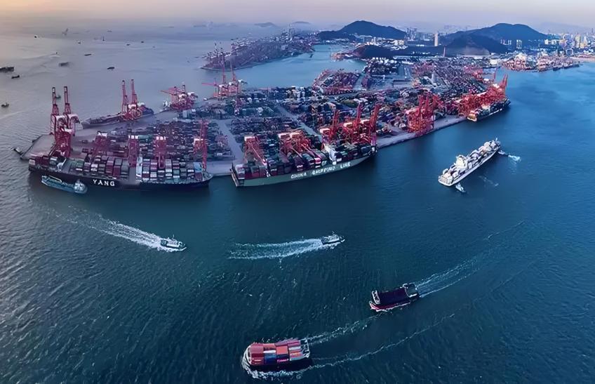 台湾国际战略学会执行长罗庆生今日撰文作出三大判断：

这两年大家总聊贸易战，但今