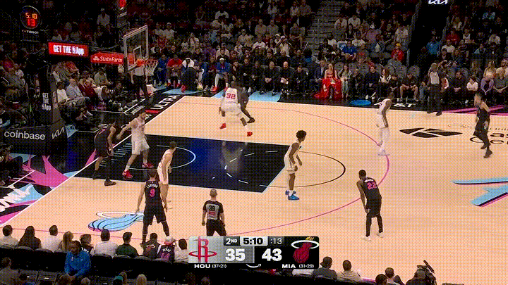 火箭老将杰夫-格林真是让人惊呆了！在今天火箭客场挑战热火的比赛中，当时比赛进行到