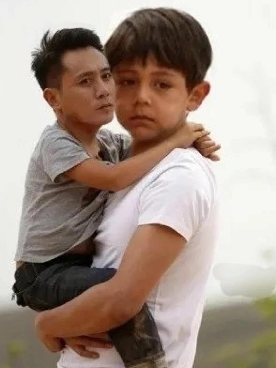 #爸爸去哪儿的含金量还在上升#“爸爸不要喝脏水”1.选到不好的房子，刘烨躺在床上