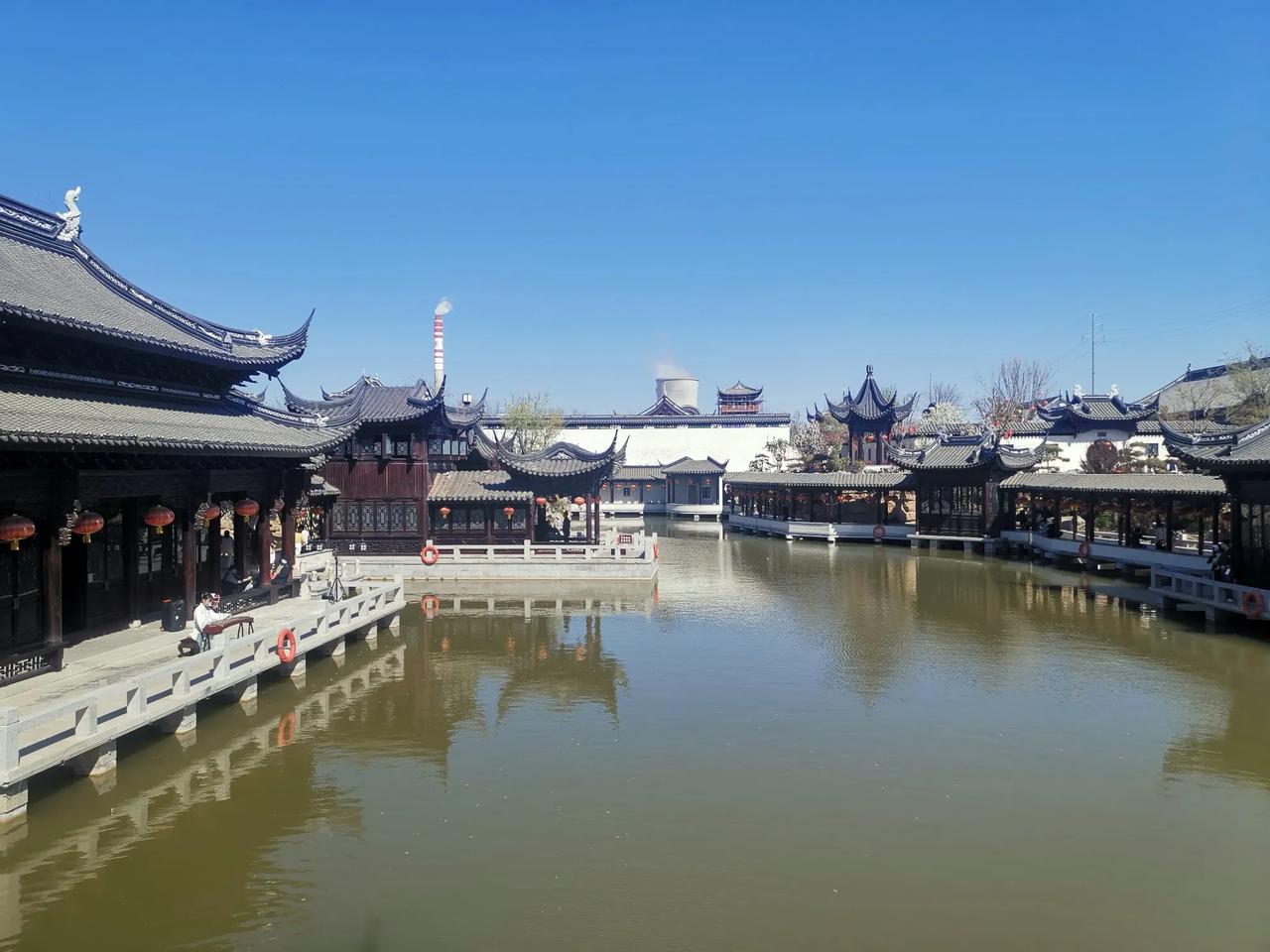 临清东宛苑确实很好。
清明假期，游览了一趟东宛苑，楼台亭榭，小桥流水，鲜花争妍，
