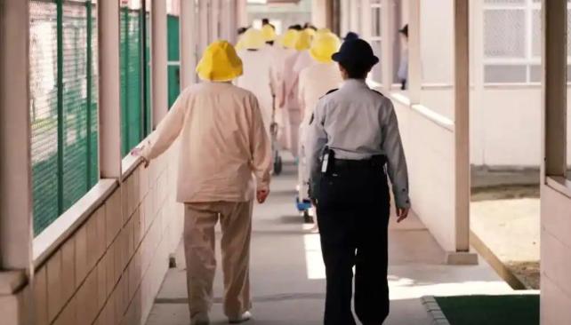 根据日本法务省相关统计，65岁以上高龄服刑人员占到日本全部在押人员的22%，其中