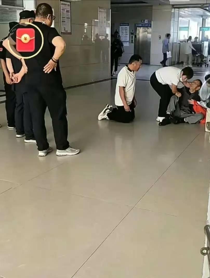 养儿防老，防得了吗？

一农村父子，到医院看病，父亲被查出胃癌中期，需要动手术，