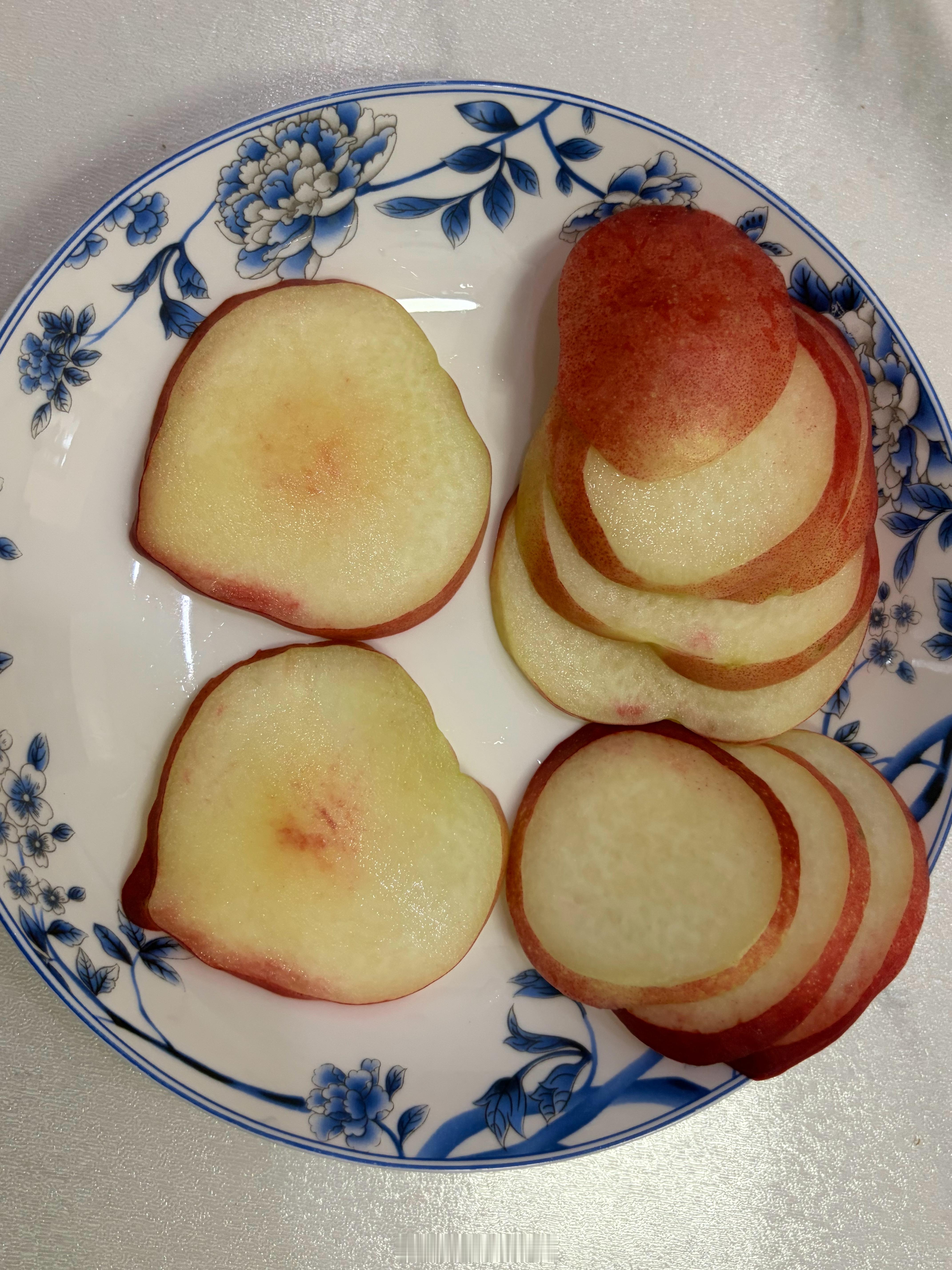 这桃子太好吃了。 是我吃过最好吃的桃子，没有之一。 ​​​