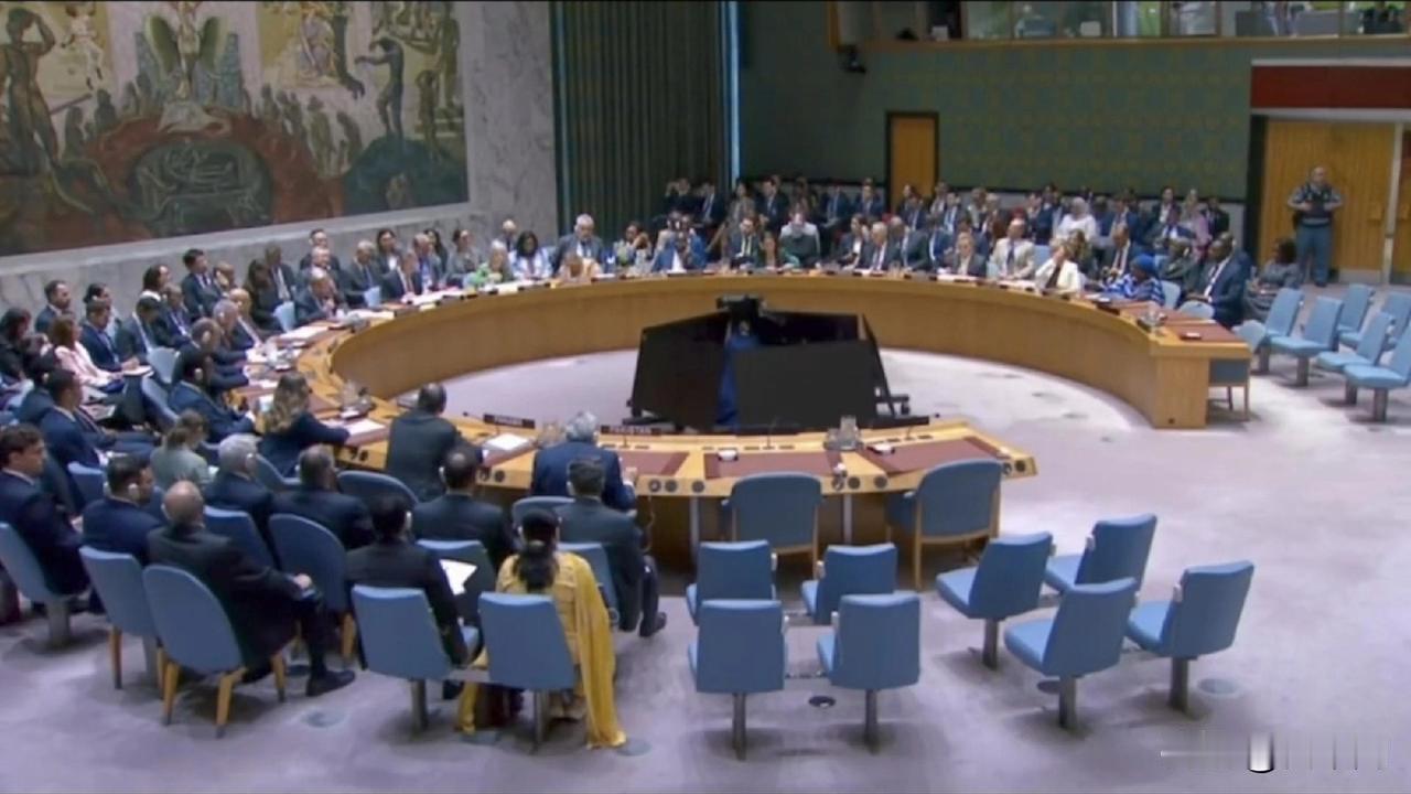 王毅在联合国发声：不能动辄毁约退群！
 
全场目光不约而同聚焦同一方向，
没提国