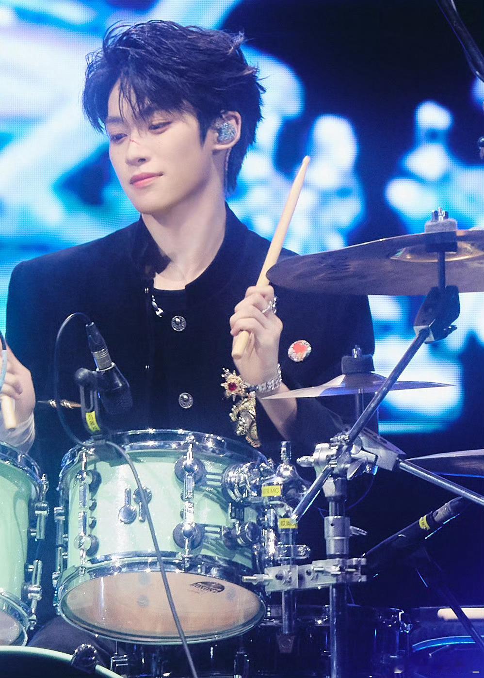 🔮 “待凛冬离去 雪融草青 相信会有新的相逢将温暖延续”