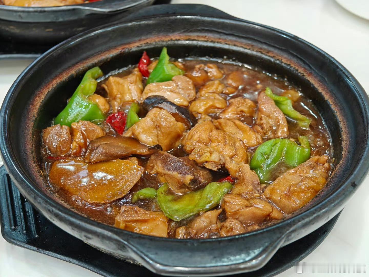 #黄焖鸡米饭为什么不香了#这个我有发言权！资深黄焖鸡用户，吃了十来年了。我的答案