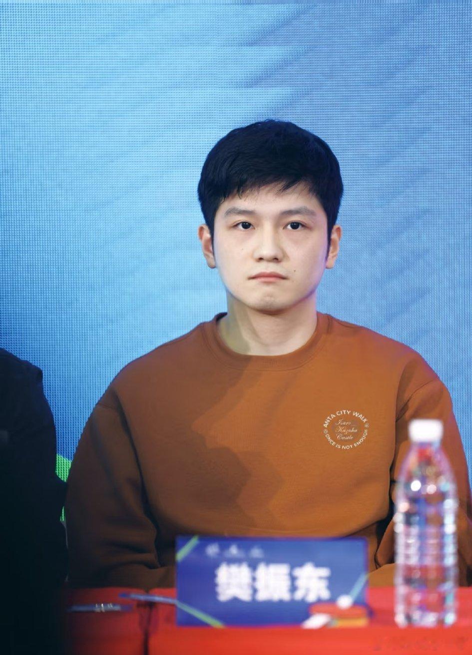 是限定版的黄油小熊咚，棕棕卷卷的好可爱。 ​​​