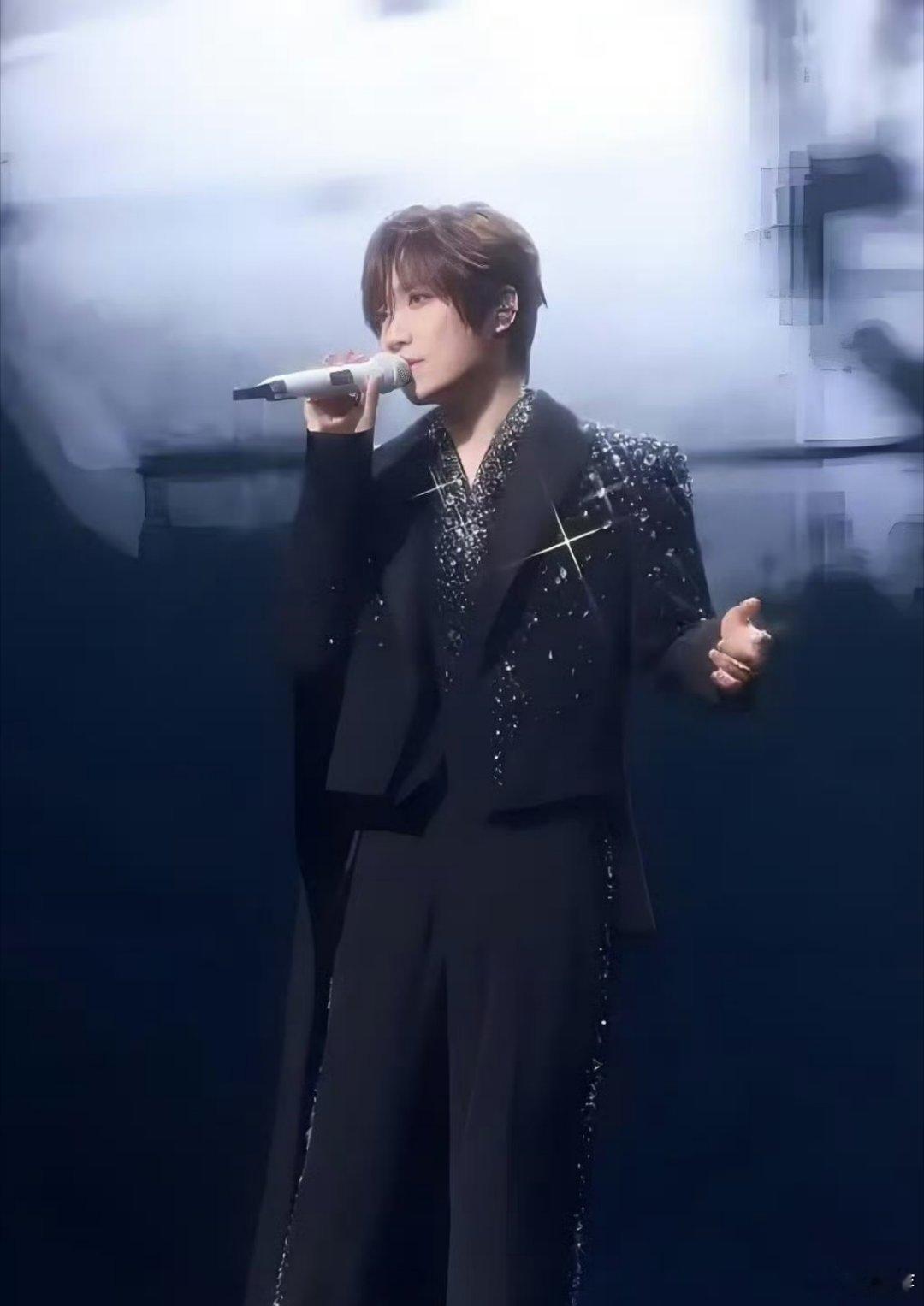 徐良不是老来俏是一直俏徐良白月光归来的杀伤力看过徐良的现场才明白，他从未被时光冲