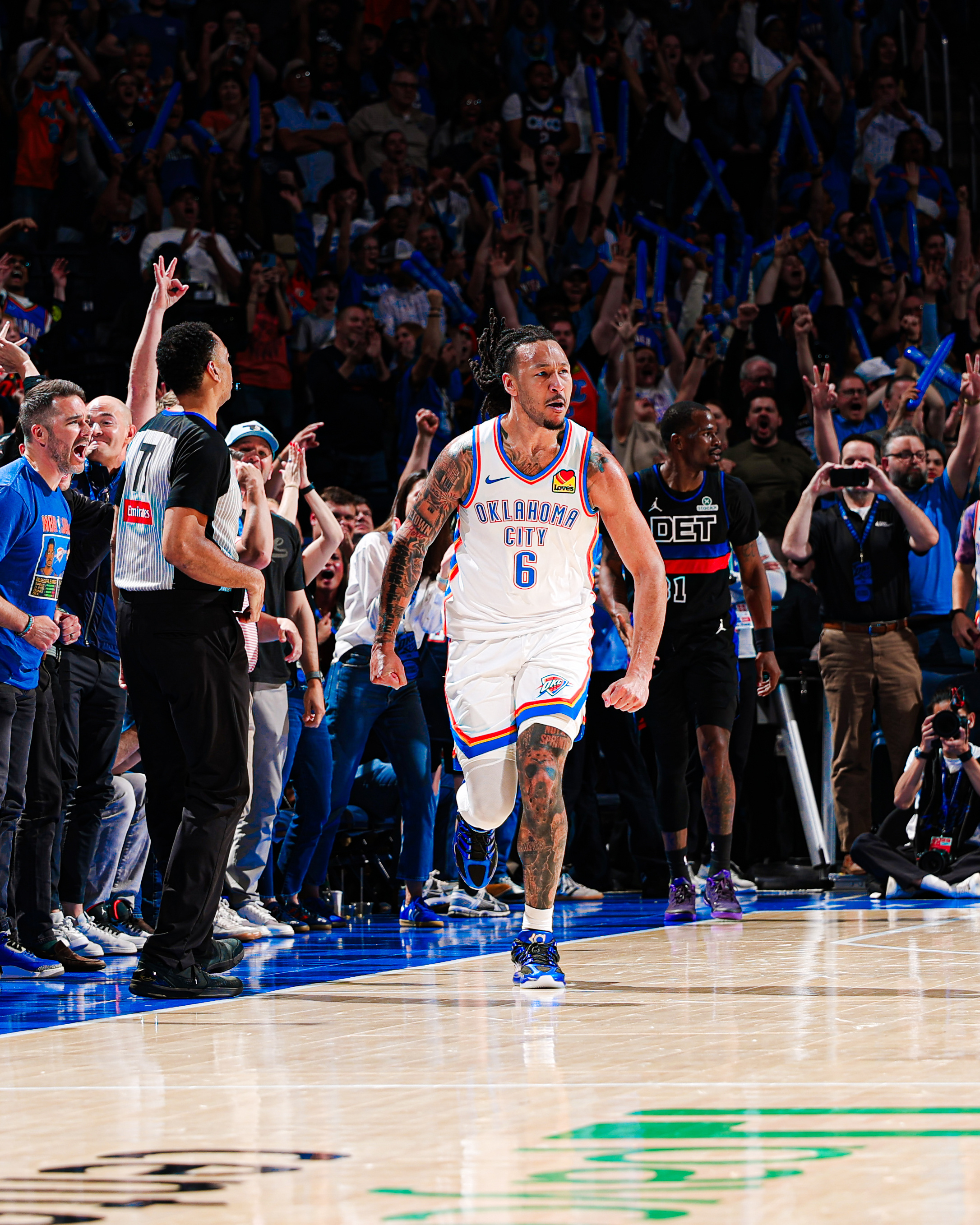 杰林威廉姆斯已经投进了254记三分，超越切特（252），上升至雷霆队史第十五位！