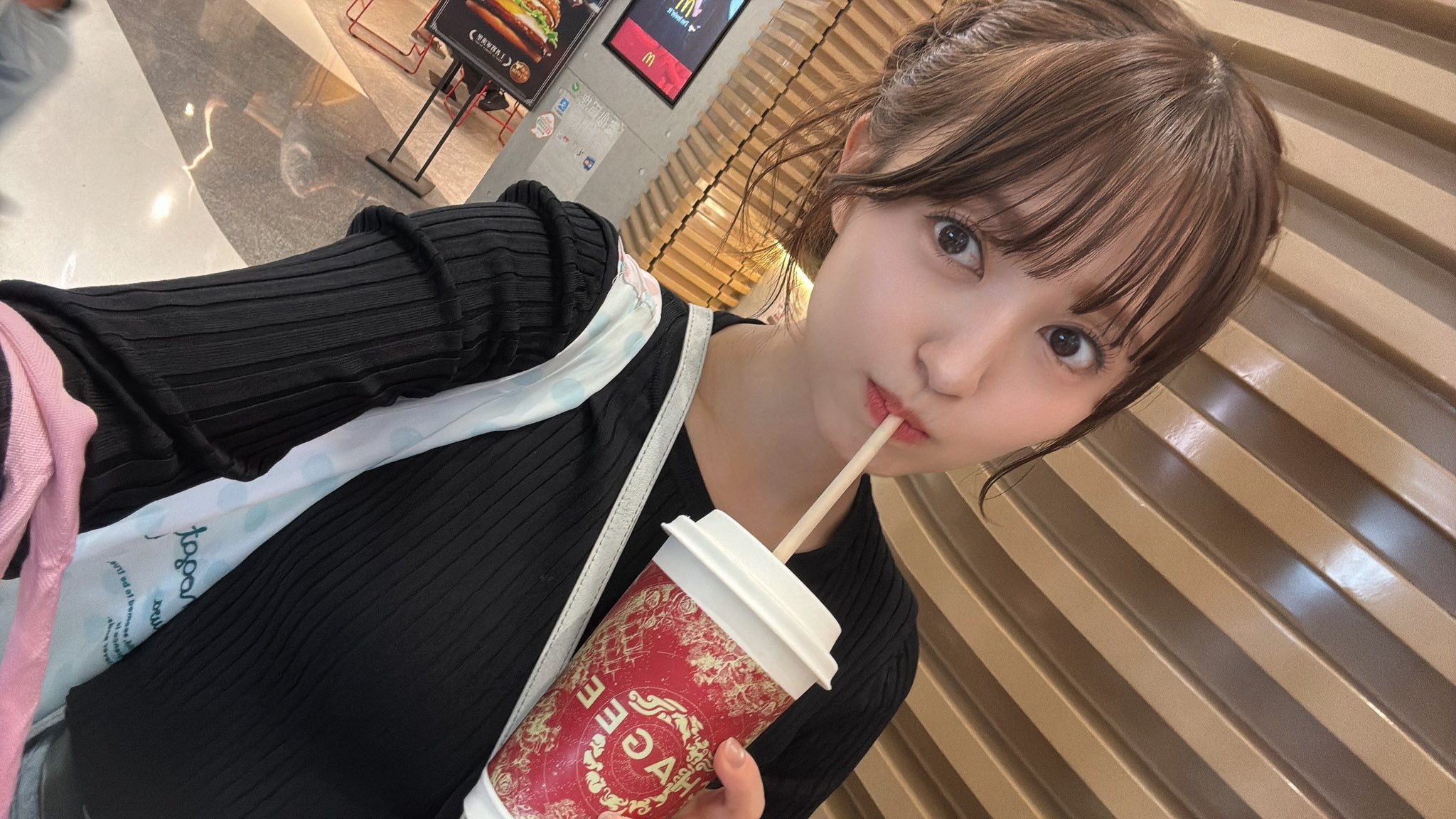 霸王茶姬vs星巴克逢田梨香子小宫有纱