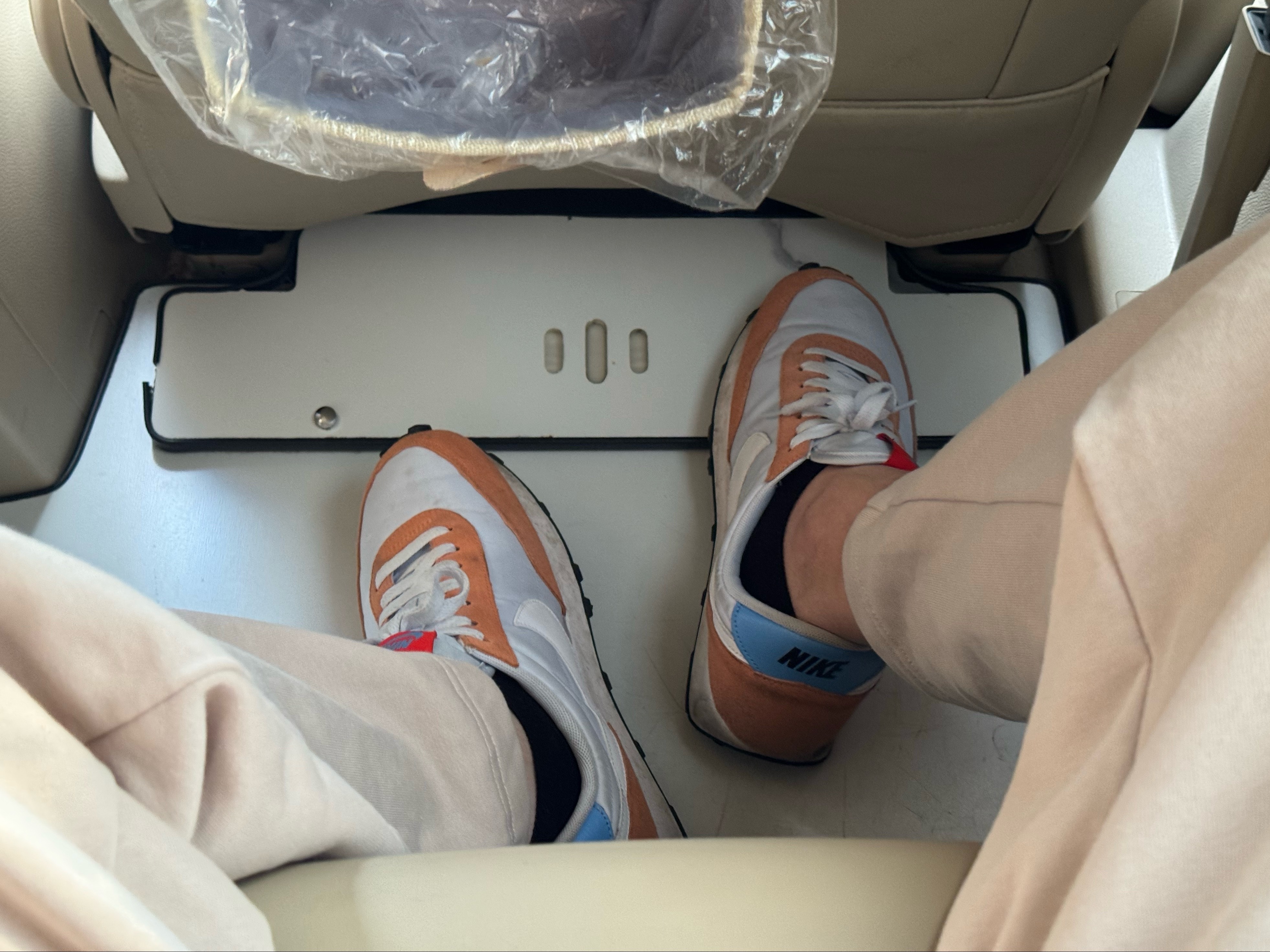 要开始连续出差10天，别再羡慕做自媒体的了，好像看着飞来飞去挺爽的，有时候醒来我