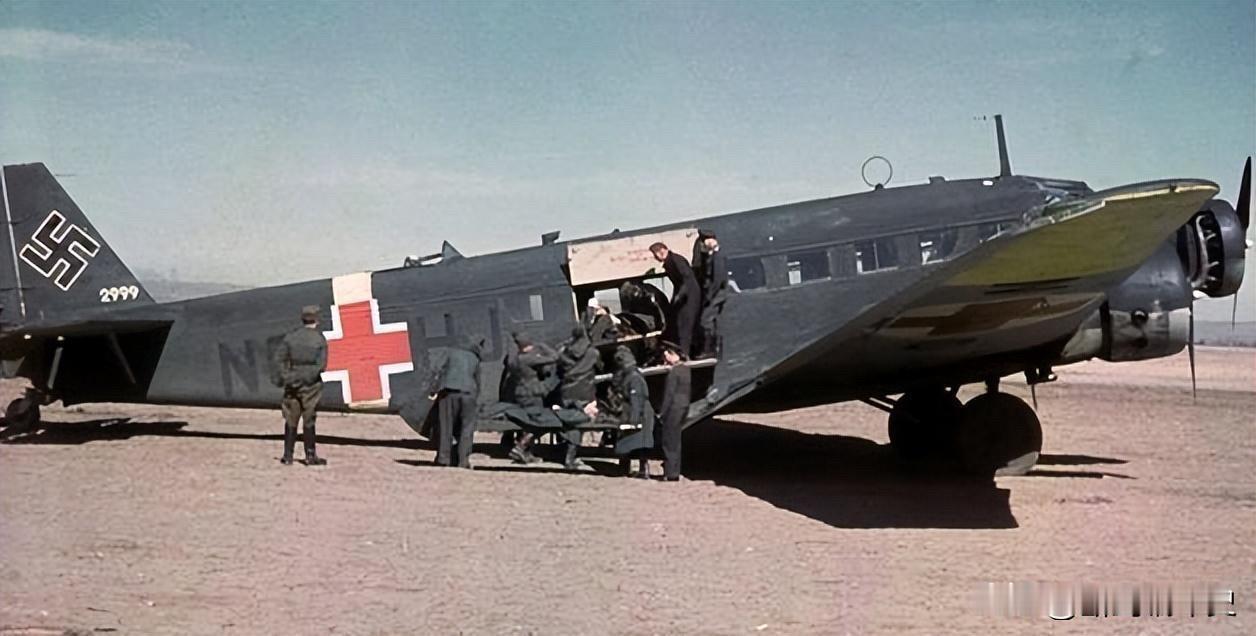 整个二战期间，德国共生产了超过4800架Ju 52运输机。它皮实耐用、用途广泛，