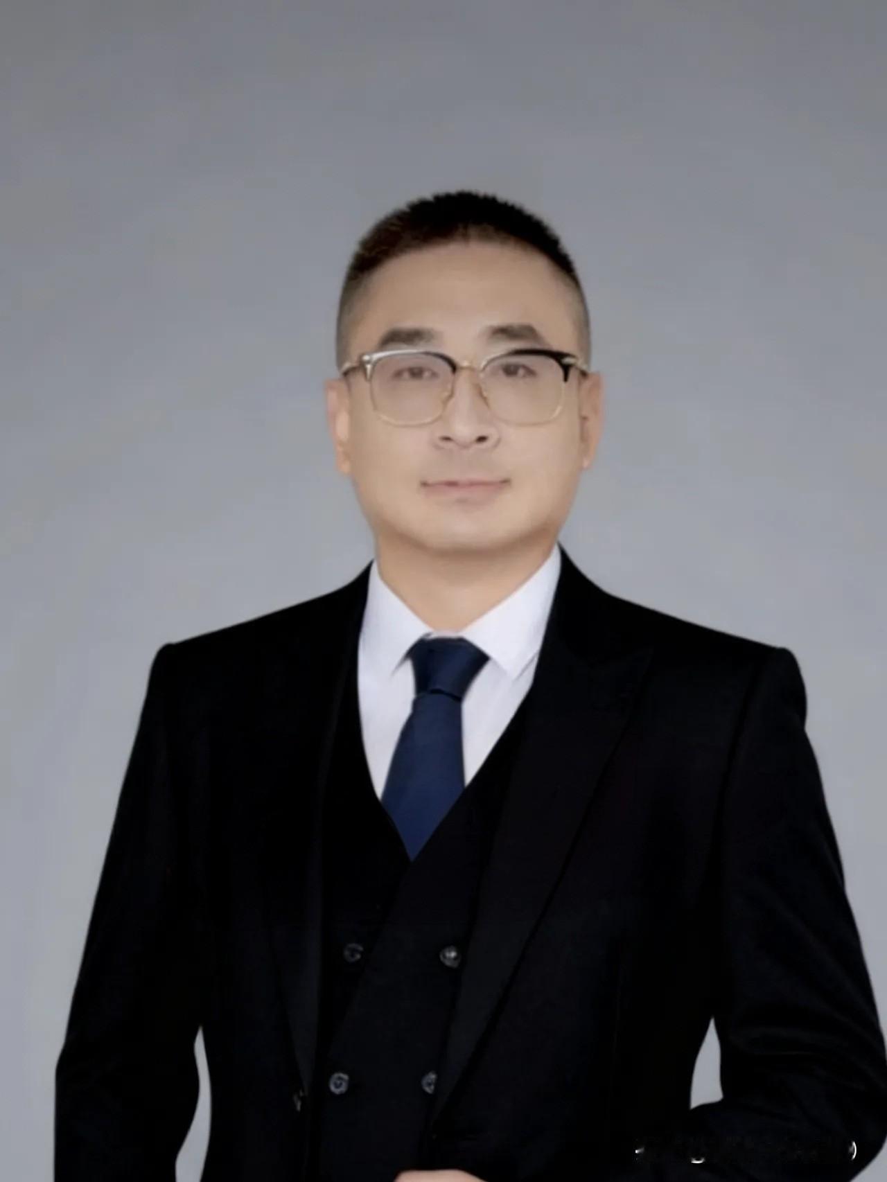 云昊说 ，“有些人太高看自己了，以前我们棒着她，我们拖着她

云昊直播中说有些人