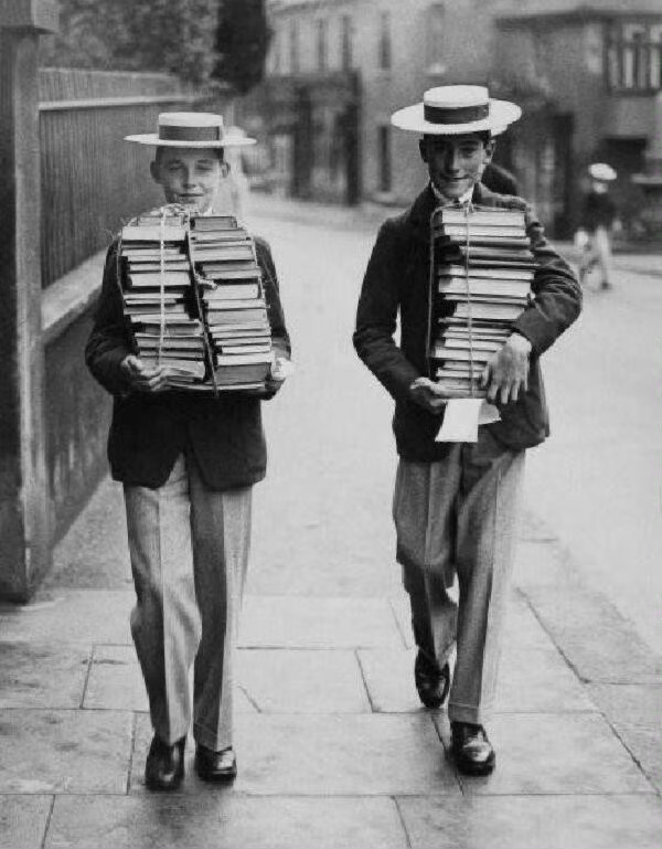 很喜欢加缪说的：“只要我还一直读书，我就能够一直理解自己的痛苦，一直与自己的无知