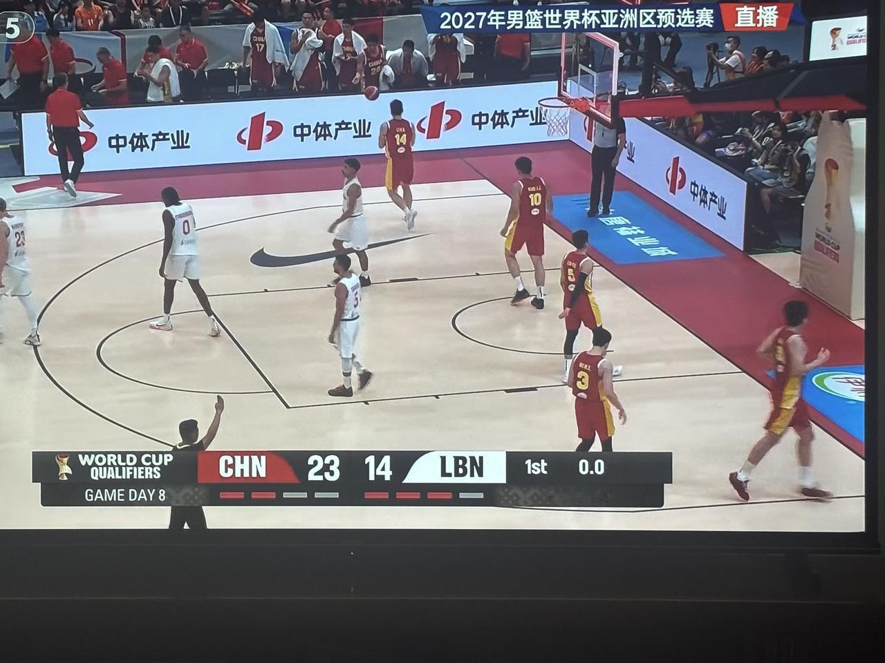 漂亮！第一节比赛领先了！

      在刚刚进行的2027男篮世界杯预选赛中国