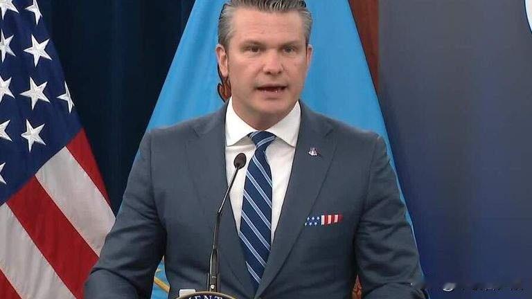 华盛顿讯 五角大楼把话说透了。

国防部长赫格塞斯刚刚宣布，针对伊朗的行动不光打