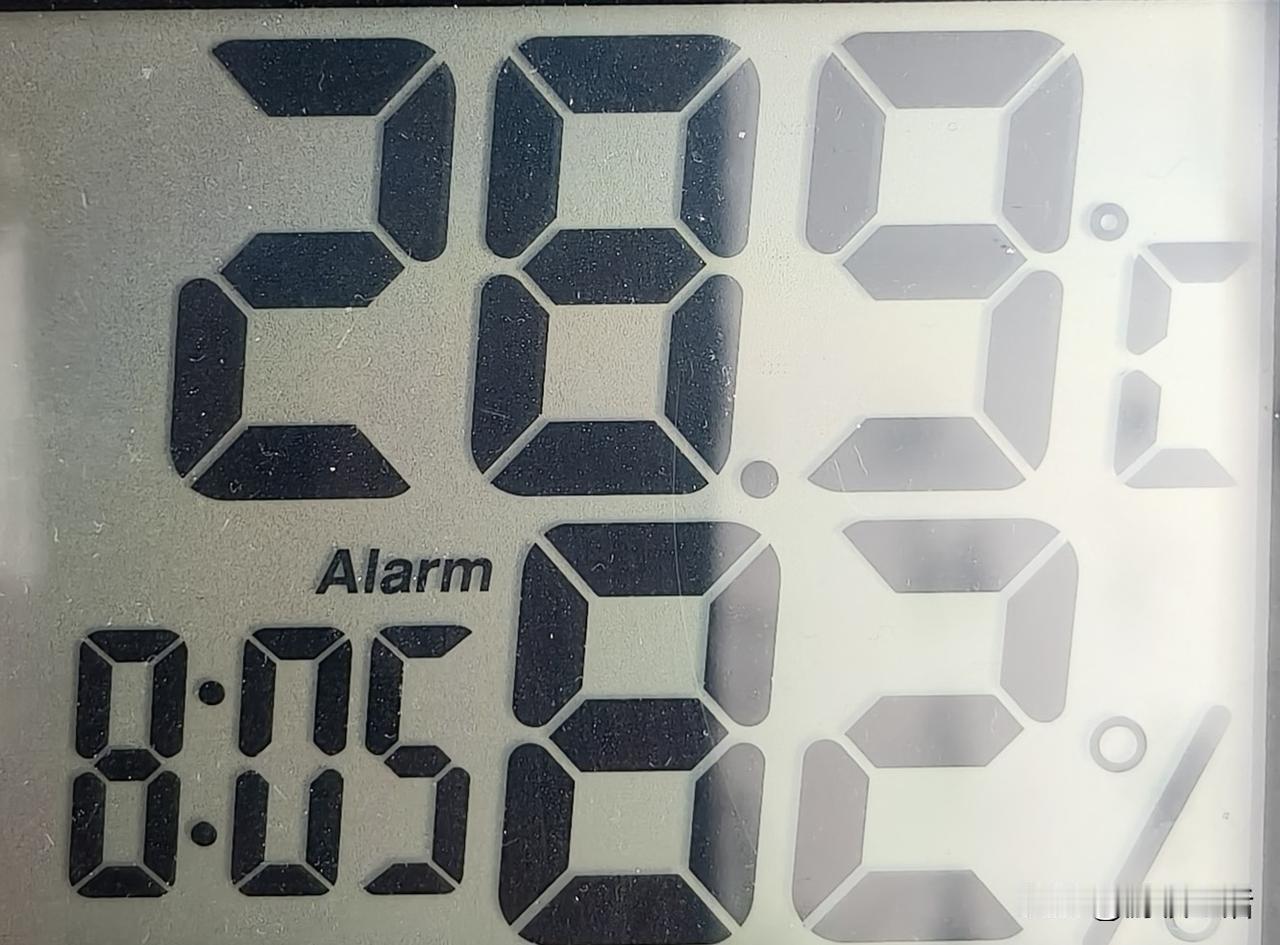 天气不知道咋搞的，虽然立秋后，早晚还算凉爽，但空气中的湿度特别大，湿度一大，人体